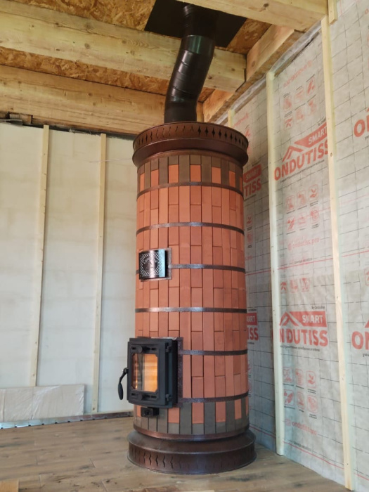 Печь отопительная "СУДАРЫНЯ" в кирпичной облицовке Керма