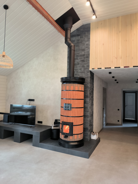 Печь отопительная "СУДАРЫНЯ" в кирпичной облицовке Керма