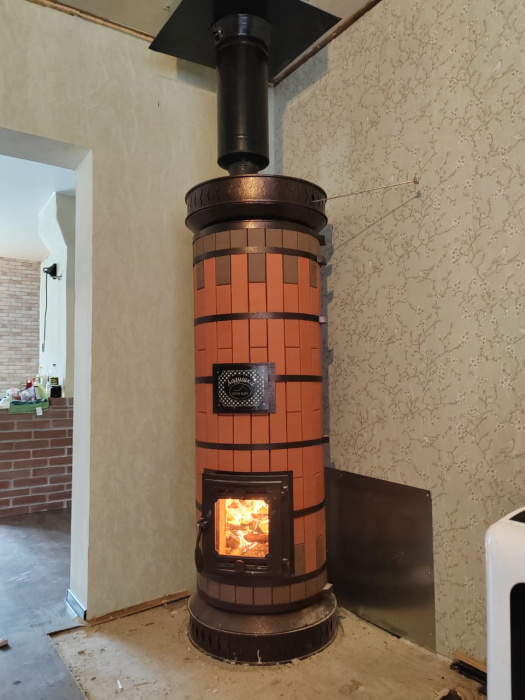 Печь отопительная "ЛАДУШКА" в кирпичной облицовке Керма