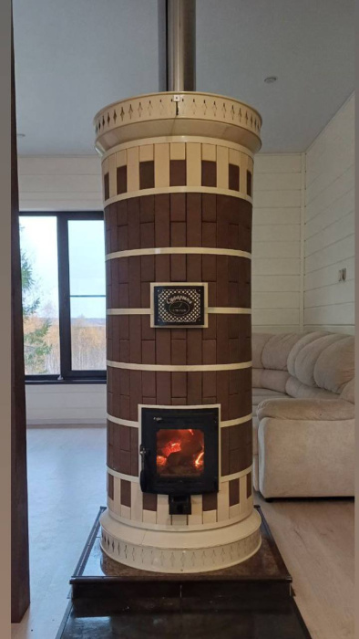 Печь отопительная "СУДАРЫНЯ" в кирпичной облицовке Керма-Лето