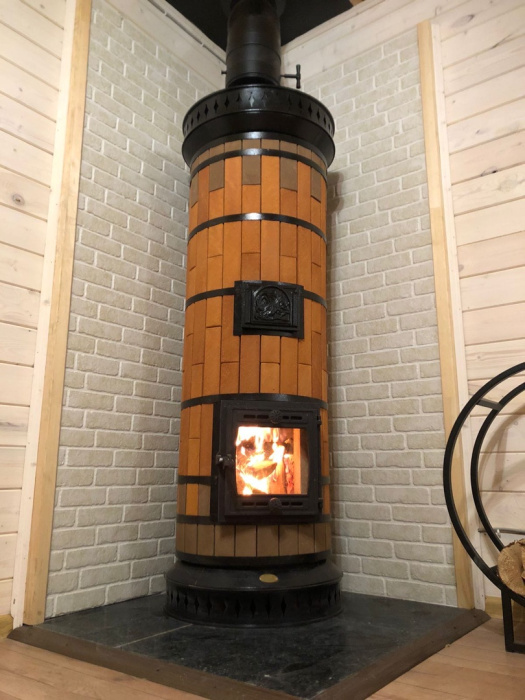 Печь отопительная "ЛАДУШКА" в кирпичной облицовке